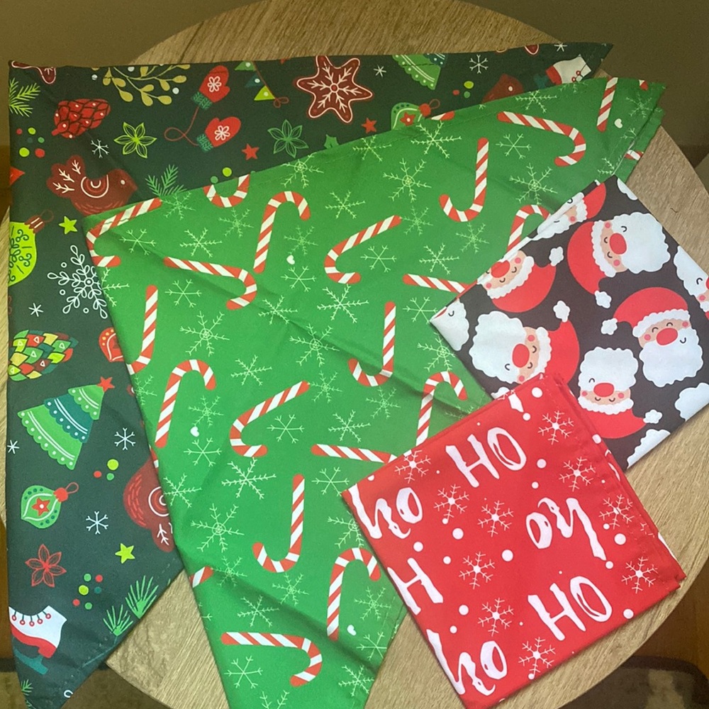 Doggie Christmas Bandanas! NEVER USED! 4- Pack! - Picture 1 of 2